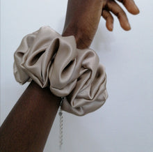 Load image into Gallery viewer, &quot;Ikoyi&quot; Mulberry Silk Scrunchie
